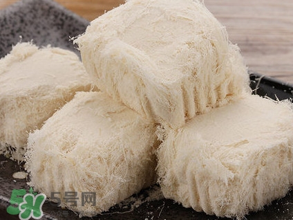 龍須糖是什么做的？龍須糖上面一層粉是什么粉