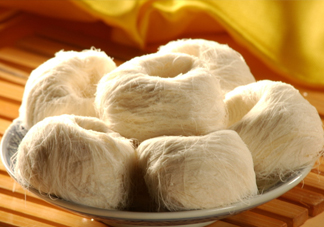 龍須糖是什么做的？龍須糖上面一層粉是什么粉