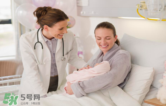 三伏天坐月子可以洗澡嗎？三伏天坐月子可以穿短袖嗎？