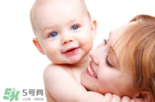 三伏天坐月子可以洗澡嗎？三伏天坐月子可以穿短袖嗎？