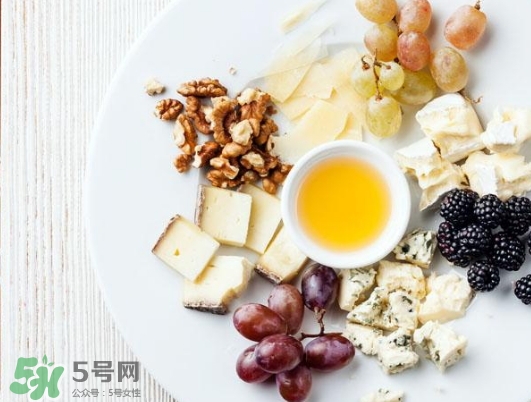 貼三伏貼不能吃什么？三伏貼不能吃什么食物？