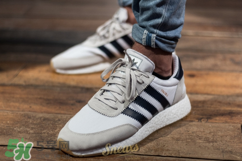 adidas iniki runner上腳效果怎么樣？阿迪達斯復古跑鞋好看嗎？
