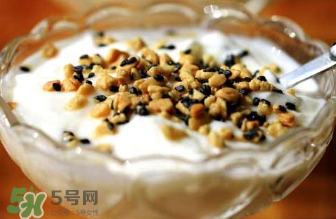 酸奶好吃怎么選？酸奶對人有哪些好處