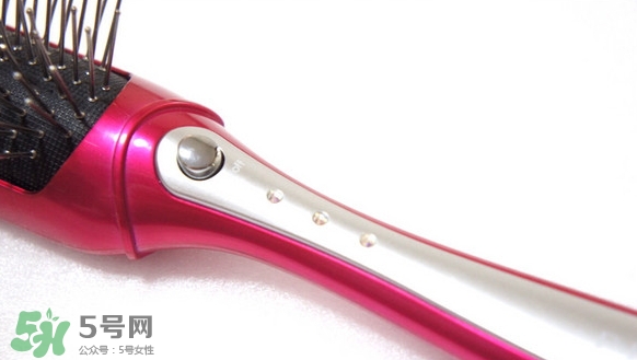 小泉成器音波電動梳怎么用？小泉成器音波震動梳子使用方法