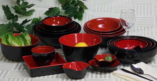 仿瓷碗可以放微波爐嗎？仿瓷餐具能在微波爐里加熱嗎