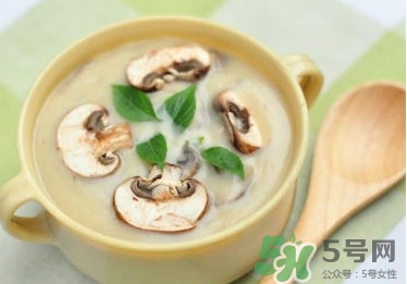 牛奶燉香菇可以治鼻炎嗎？牛奶燉香菇吃了有什么作用？