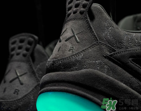 kaws與air jordan 4黑色版本親友限定款什么時(shí)候發(fā)售？
