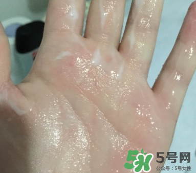eve女性護理液粉色瓶和藍色瓶有什么區(qū)別？
