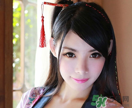 睡覺起來(lái)掉頭發(fā)正常嗎_為什么睡覺起來(lái)掉頭發(fā)
