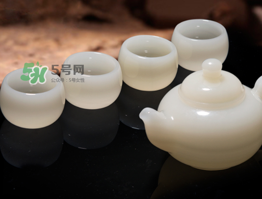 三伏天可以喝白酒嗎？三伏天喝白酒好還是啤酒？