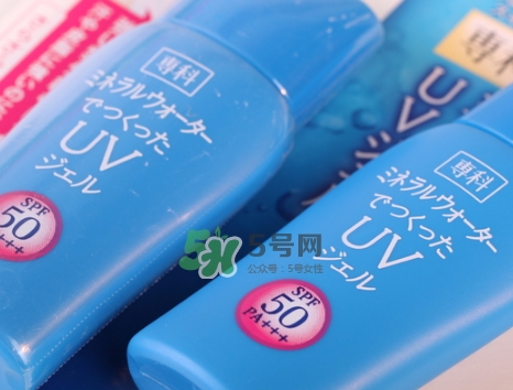 資生堂?？品罆袼趺从茫抠Y生堂?？品罆袢樗褂眯牡?></p><p>夏天準(zhǔn)備到了要開始囤防曬啦。面部防曬的選擇很多，身體防曬能找到的功課比較少，這支就是既可以當(dāng)面部防曬，也可以涂身體不心疼的白菜防曬。它的質(zhì)地很輕薄，流動性強(qiáng)，就像礦泉水感一樣水潤，SPF50PA+++的防曬指數(shù)足夠應(yīng)付夏天的日常防曬需求。推開是透明狀，不泛白不干不油膩不搓泥也不悶痘，成膜不算快，上臉后要等一下再上妝。</p><center><img src=