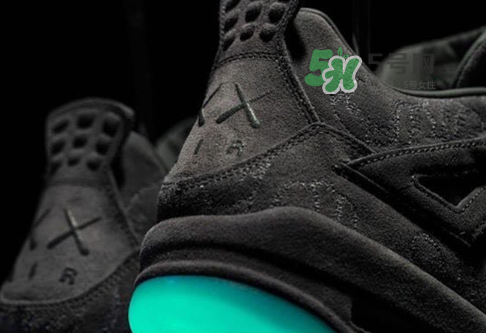 kaws與air jordan 4聯名黑色版本多少錢？aj4純黑限定發(fā)售價格