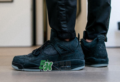 kaws與air jordan 4聯名黑色版本多少錢？aj4純黑限定發(fā)售價格