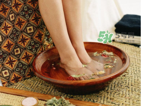 三伏天能用姜泡腳嗎？三伏天用姜泡腳好嗎？