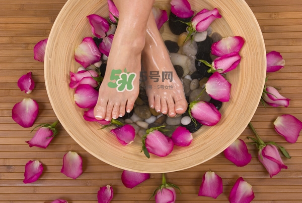 三伏天泡腳可以驅(qū)寒嗎？用什么泡腳可以驅(qū)寒？
