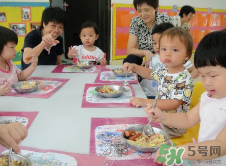 寶寶不去幼兒園可以嗎？寶寶可以不上幼兒園嗎？