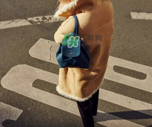 longchamp小羊皮雙肩包多少錢？longchamp雙肩包專柜價(jià)格