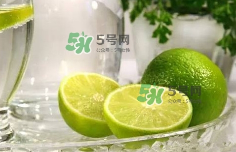 青檸檬泡完水皮怎么變顏色了？青檸檬怎么腌制好