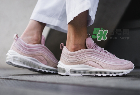 nike air max 97粉色蛇皮怎么樣_上腳效果好看嗎？
