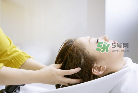 三伏天坐月子能洗頭嗎？三伏天坐月子多久可以洗頭？
