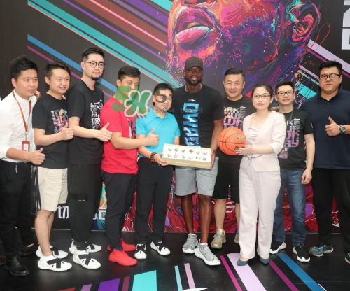 2017韋德中國行沈陽站上腳穿的球鞋是什么型號？