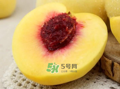 黃桃果肉是什么顏色？黃桃果肉為什么是紅的？