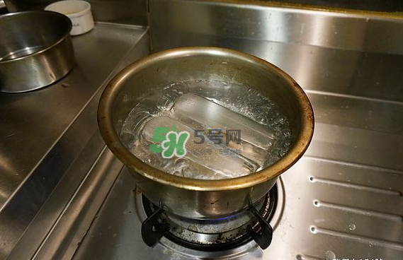 奶瓶刷尼龍的好還是海綿的好？洗奶瓶的正確方法