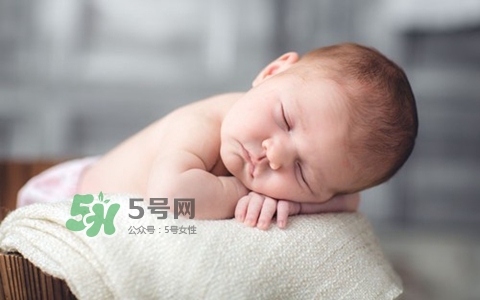 奶瓶刷尼龍的好還是海綿的好？洗奶瓶的正確方法