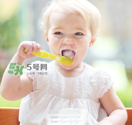 兒童多大可以吃鹽？?jī)和喳}的注意事項(xiàng)