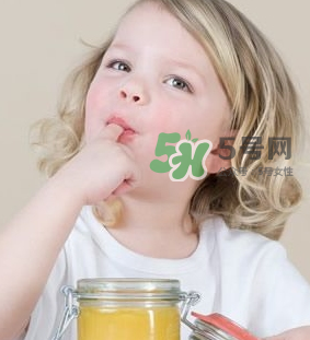 兒童多大可以吃鹽？?jī)和喳}的注意事項(xiàng)