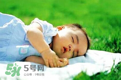 寶寶曬太陽對眼睛好嗎？寶寶曬太陽對眼睛的有影響嗎？