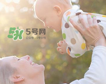 寶寶曬太陽對眼睛好嗎？寶寶曬太陽對眼睛的有影響嗎？