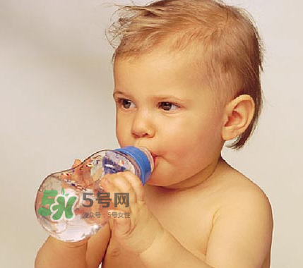 寶寶能喝蜂蜜水嗎？蜂蜜水寶寶能長期喝嗎？