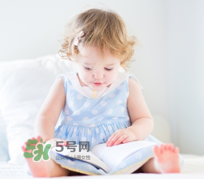 夏天寶寶頭上長紅疙瘩怎么回事？夏天寶寶頭上長東西怎么辦？