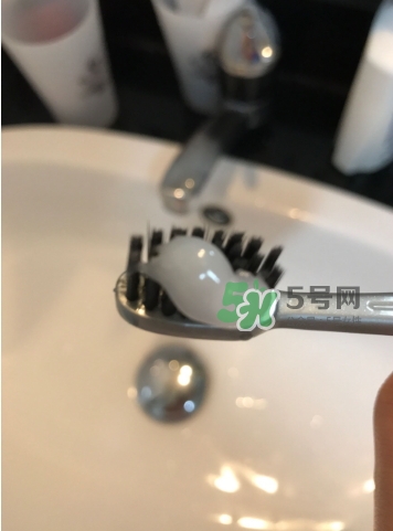 lg竹鹽牙膏怎么樣？lg竹鹽按壓牙膏怎么用？