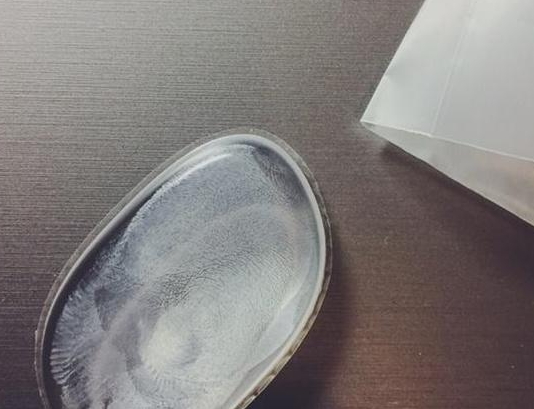 硅膠粉撲和氣墊粉撲哪個(gè)好用？硅膠粉撲和氣墊粉撲對比