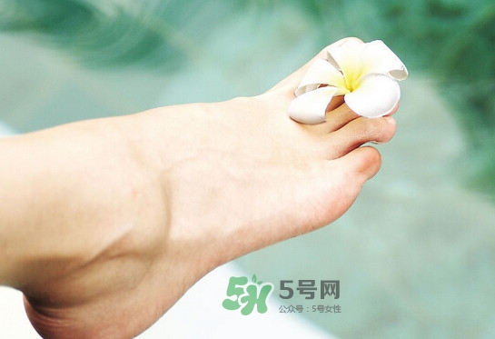 花椒水泡腳能治白發(fā)嗎？花椒水泡腳的禁忌