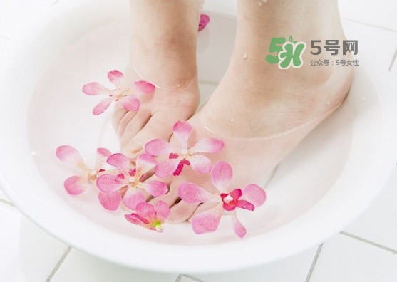 花椒水泡腳能治白發(fā)嗎？花椒水泡腳的禁忌