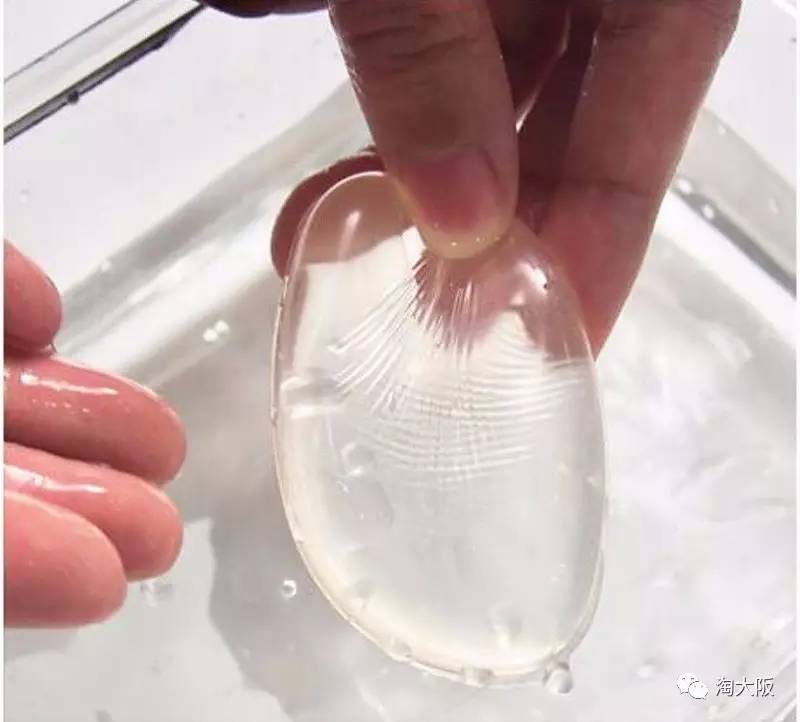 硅膠粉撲和氣墊粉撲哪個(gè)好用？硅膠粉撲和氣墊粉撲對比