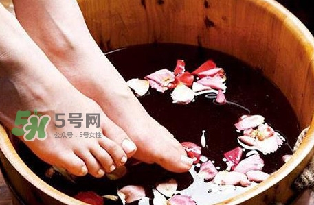 花椒水泡腳一次用多少花椒？花椒水泡腳多長(zhǎng)時(shí)間最佳
