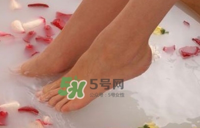 花椒水泡腳能治白發(fā)嗎？花椒水泡腳的禁忌