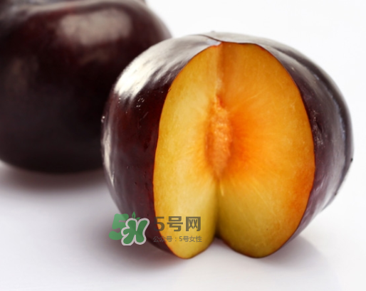黑布李多少錢一斤？黑布李和紅布李哪個貴？