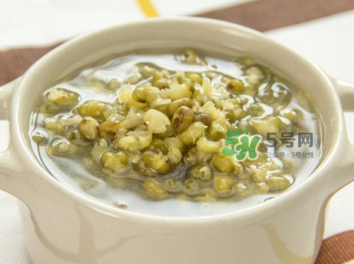 喝完啤酒可以喝綠豆湯嗎？啤酒和綠豆湯能一起喝嗎？