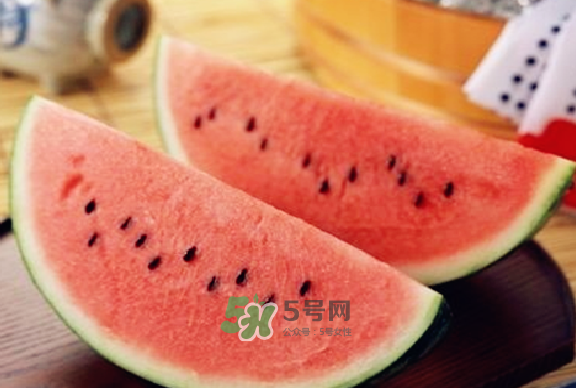 綠豆湯和西瓜可以同時(shí)吃嗎？綠豆湯可以和西瓜一起吃嗎？
