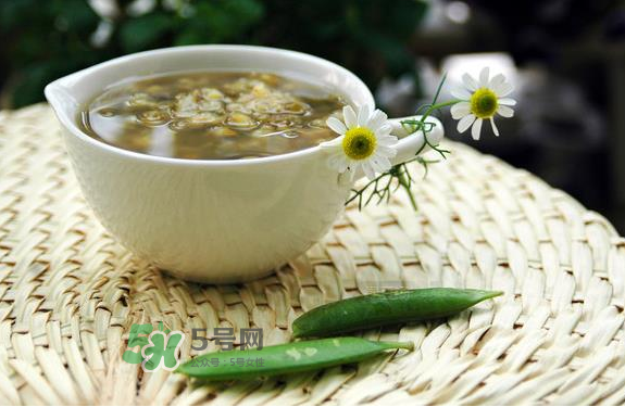 綠豆湯和西瓜可以同時(shí)吃嗎？綠豆湯可以和西瓜一起吃嗎？