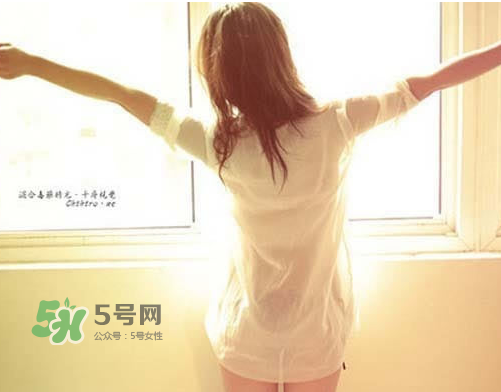三伏天坐月子可以開窗戶嗎？夏天坐月子能開窗戶嗎？