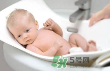 寶寶濕疹可以洗澡嗎？新生兒濕疹可以洗澡嗎？