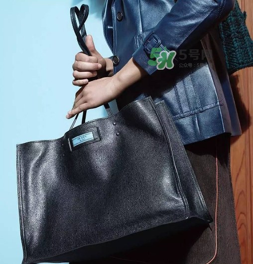 prada etiquette手袋尺寸多大？prada etiquette尺寸有幾種？