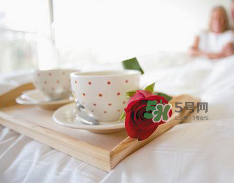 坐月子吃素應(yīng)該吃什么？吃素坐月子怎么坐？