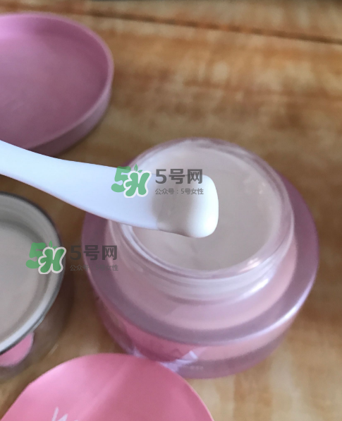 溫碧泉素顏霜好用嗎？溫碧泉素顏霜多少錢？
